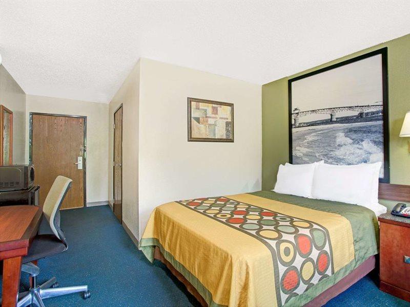 Отель Super 8 By Wyndham Newport News/Jefferson Ave. Экстерьер фото