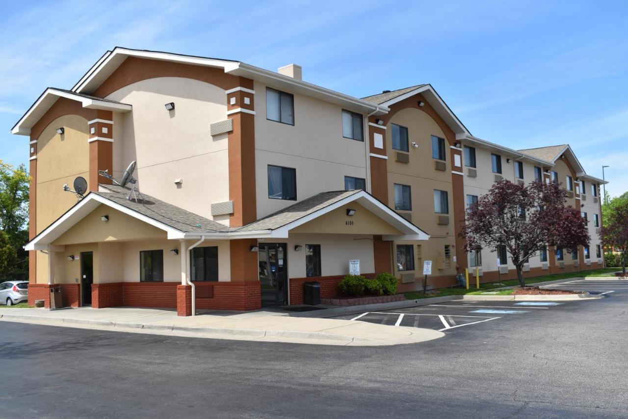 Отель Super 8 By Wyndham Newport News/Jefferson Ave. Экстерьер фото