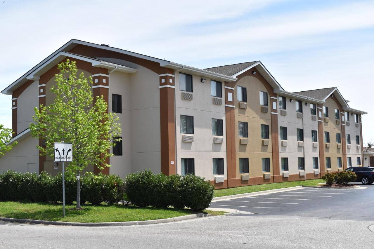 Отель Super 8 By Wyndham Newport News/Jefferson Ave. Экстерьер фото
