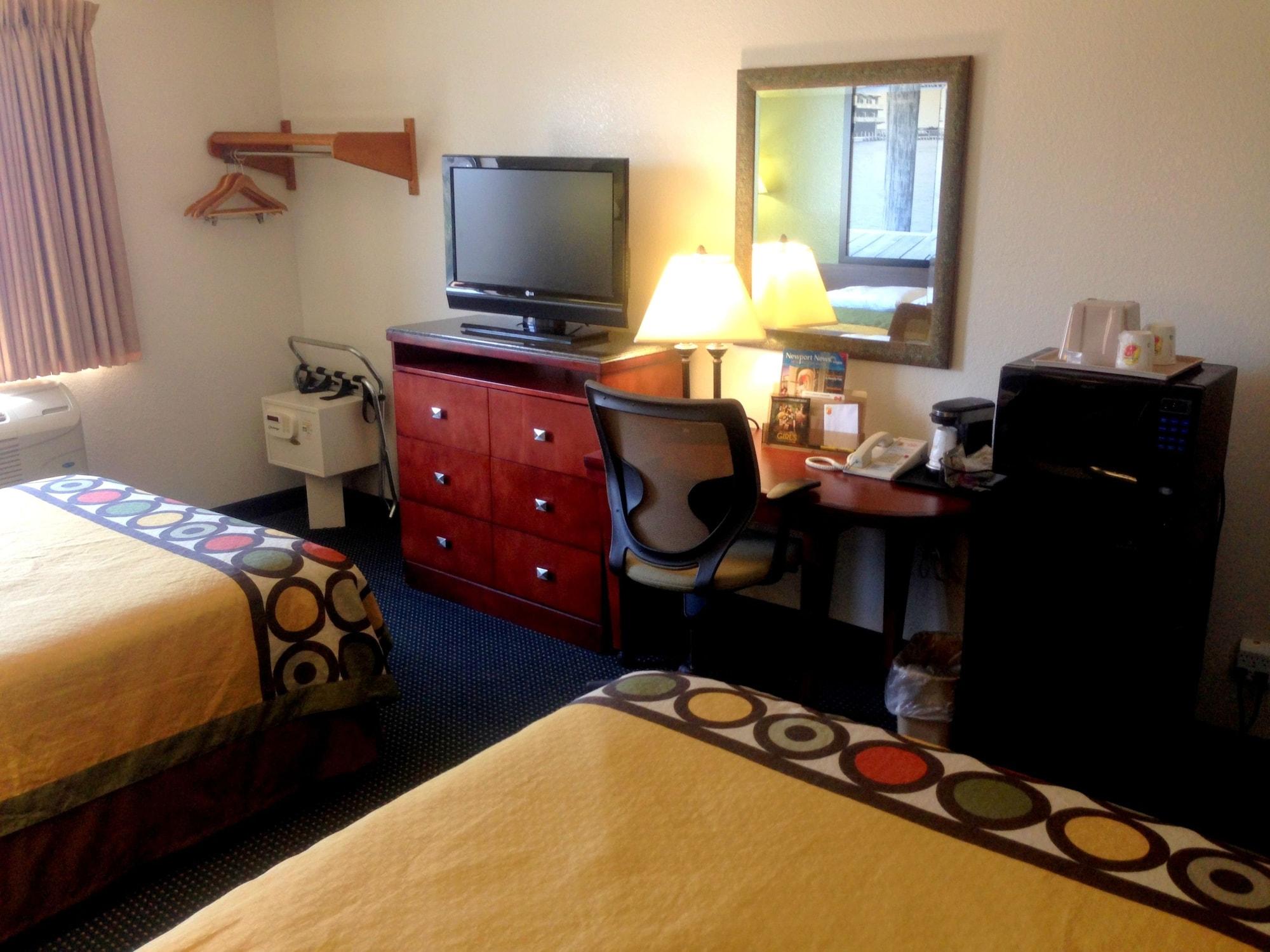 Отель Super 8 By Wyndham Newport News/Jefferson Ave. Экстерьер фото