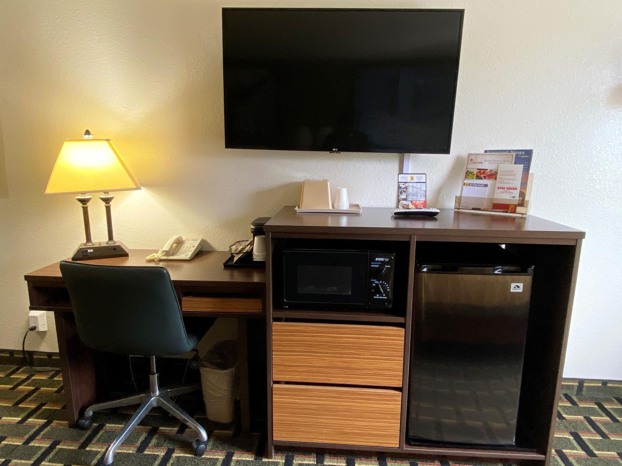 Отель Super 8 By Wyndham Newport News/Jefferson Ave. Экстерьер фото