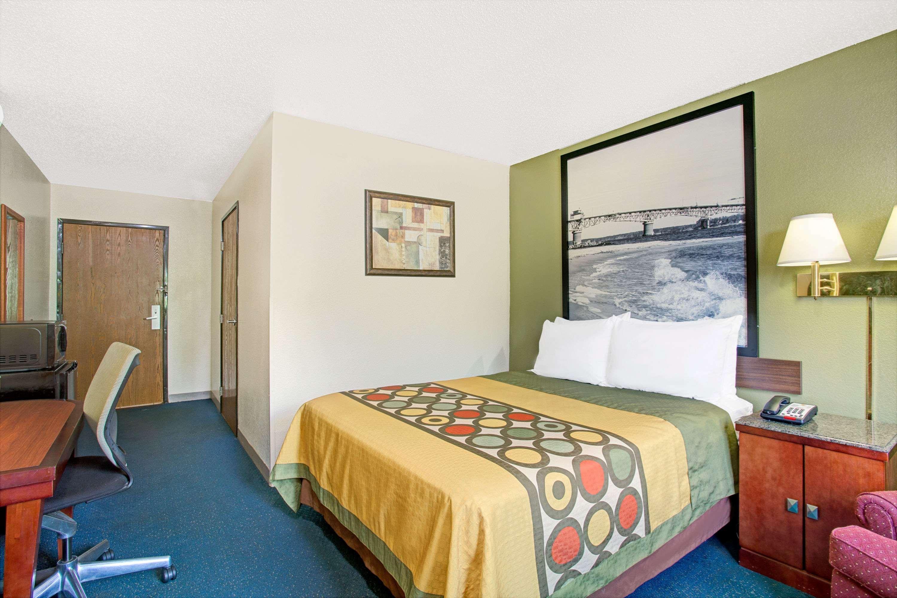 Отель Super 8 By Wyndham Newport News/Jefferson Ave. Экстерьер фото
