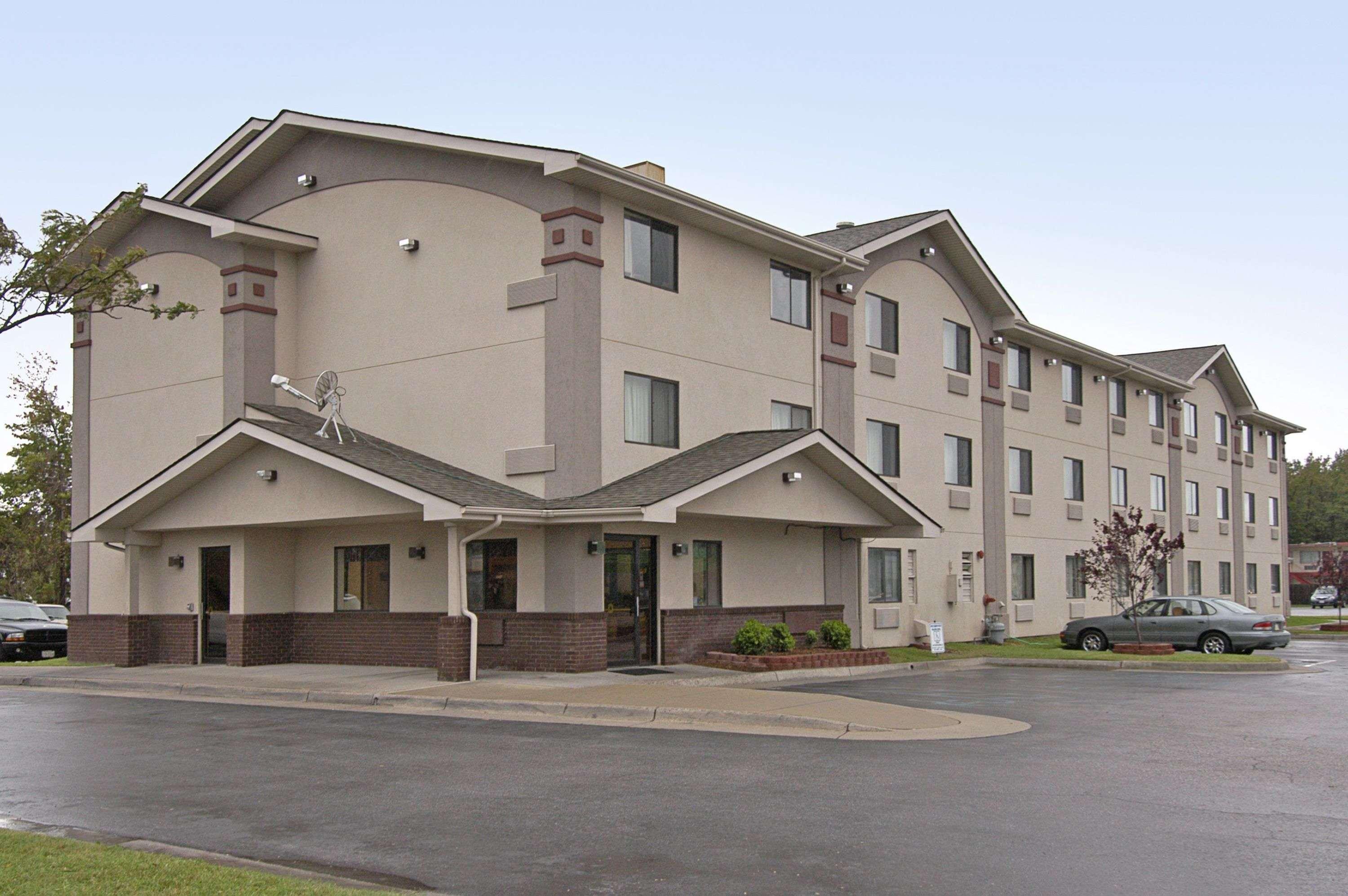 Отель Super 8 By Wyndham Newport News/Jefferson Ave. Экстерьер фото