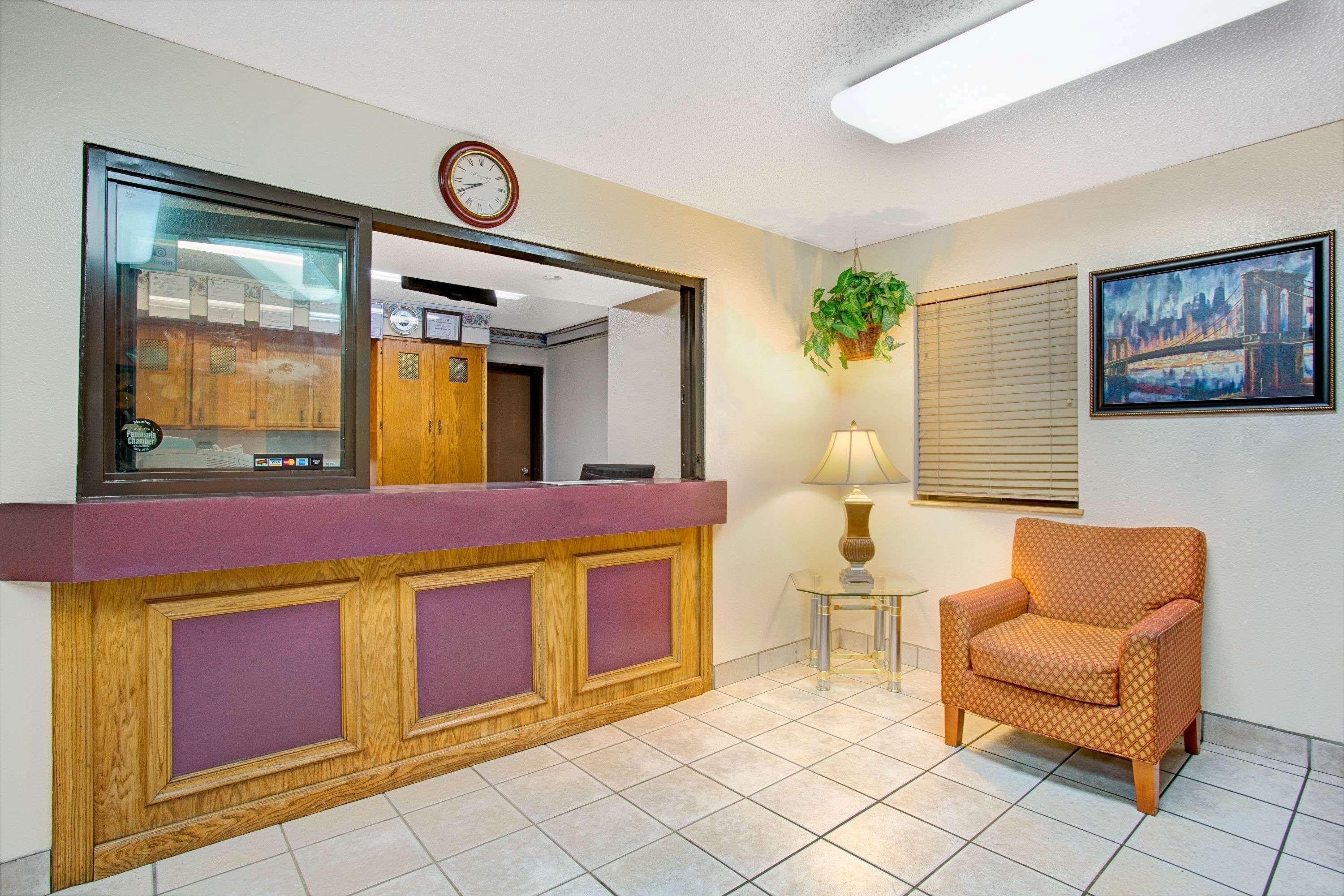 Отель Super 8 By Wyndham Newport News/Jefferson Ave. Экстерьер фото